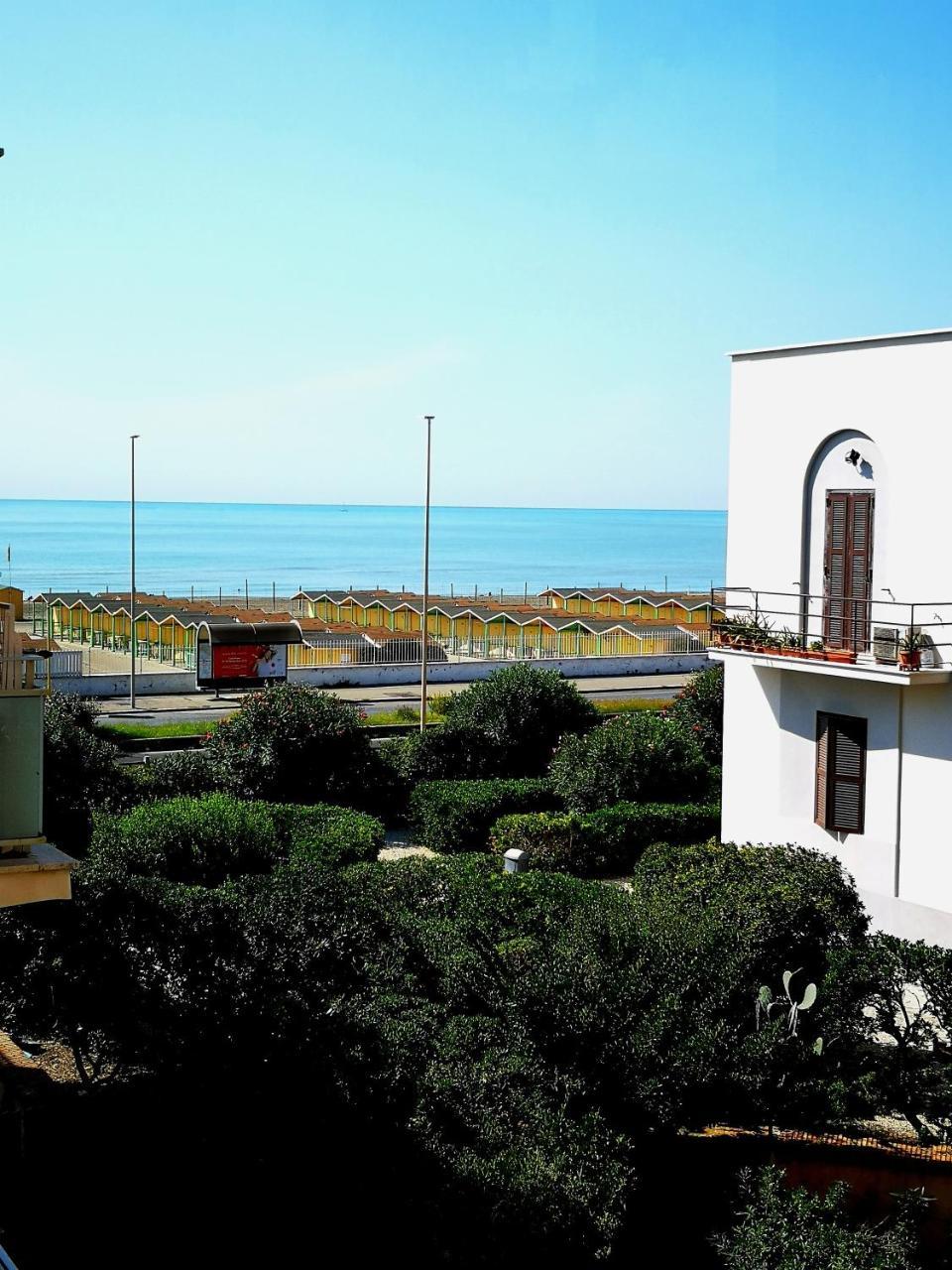 I Riflessi Del Mare Lägenhet Lido di Ostia Exteriör bild